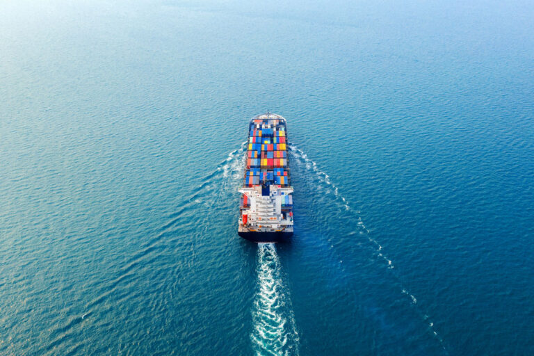 vista aerea della nave da carico portacontainer mare